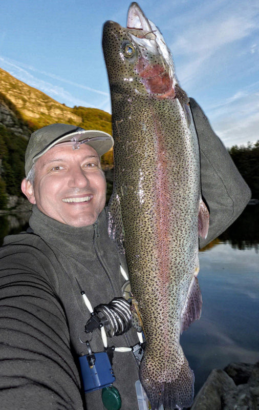Here's my friend Mark and that 'immortalized with a beautiful RAINBOW .... in his opinion the most' big bark that he took in its waters. GOOD MARCO!